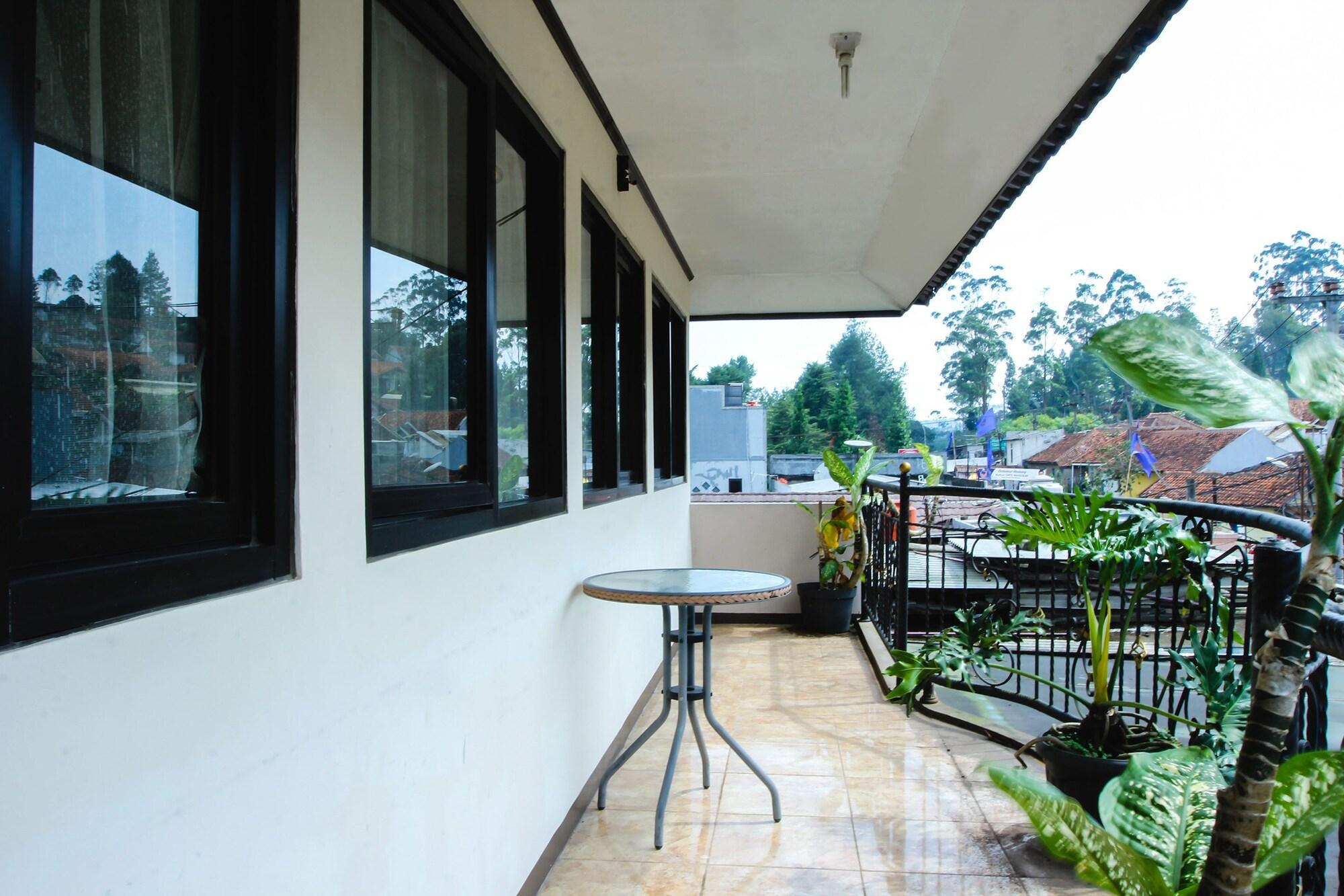 Hotel Reddoorz Near Cikole Lembang Esterno foto