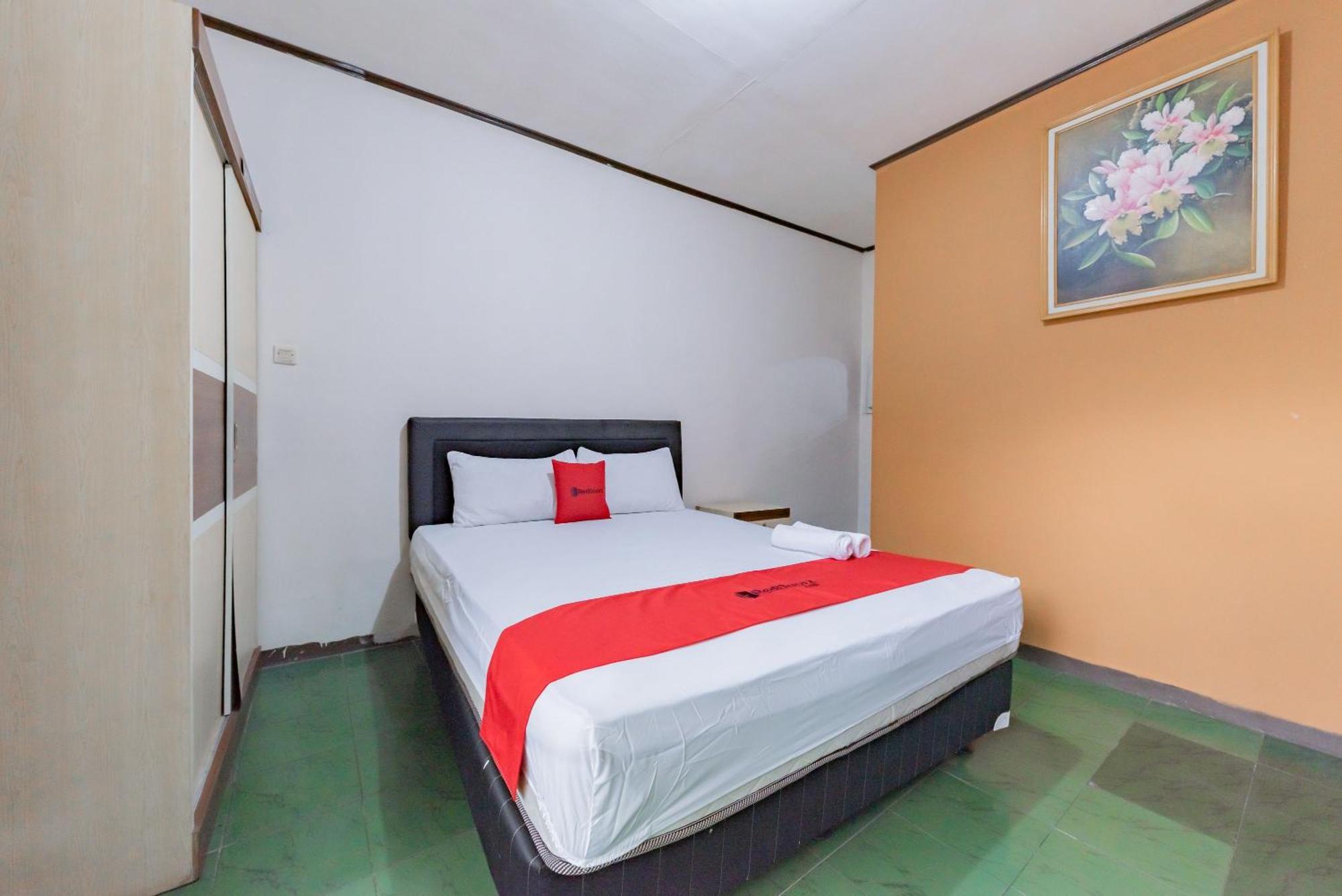 Hotel Reddoorz Near Cikole Lembang Esterno foto