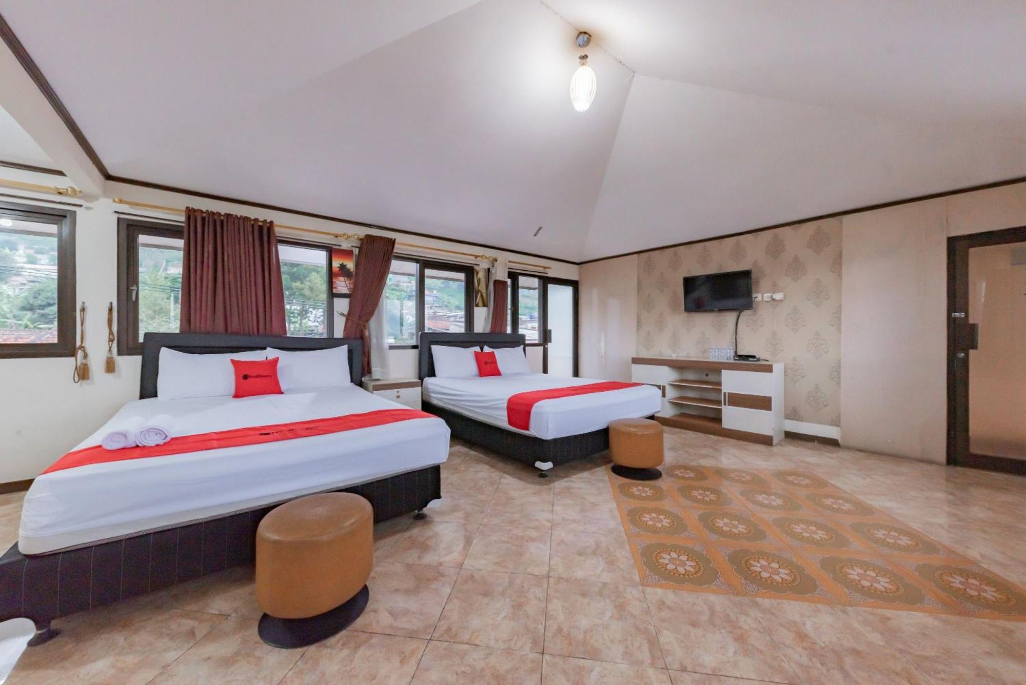 Hotel Reddoorz Near Cikole Lembang Esterno foto