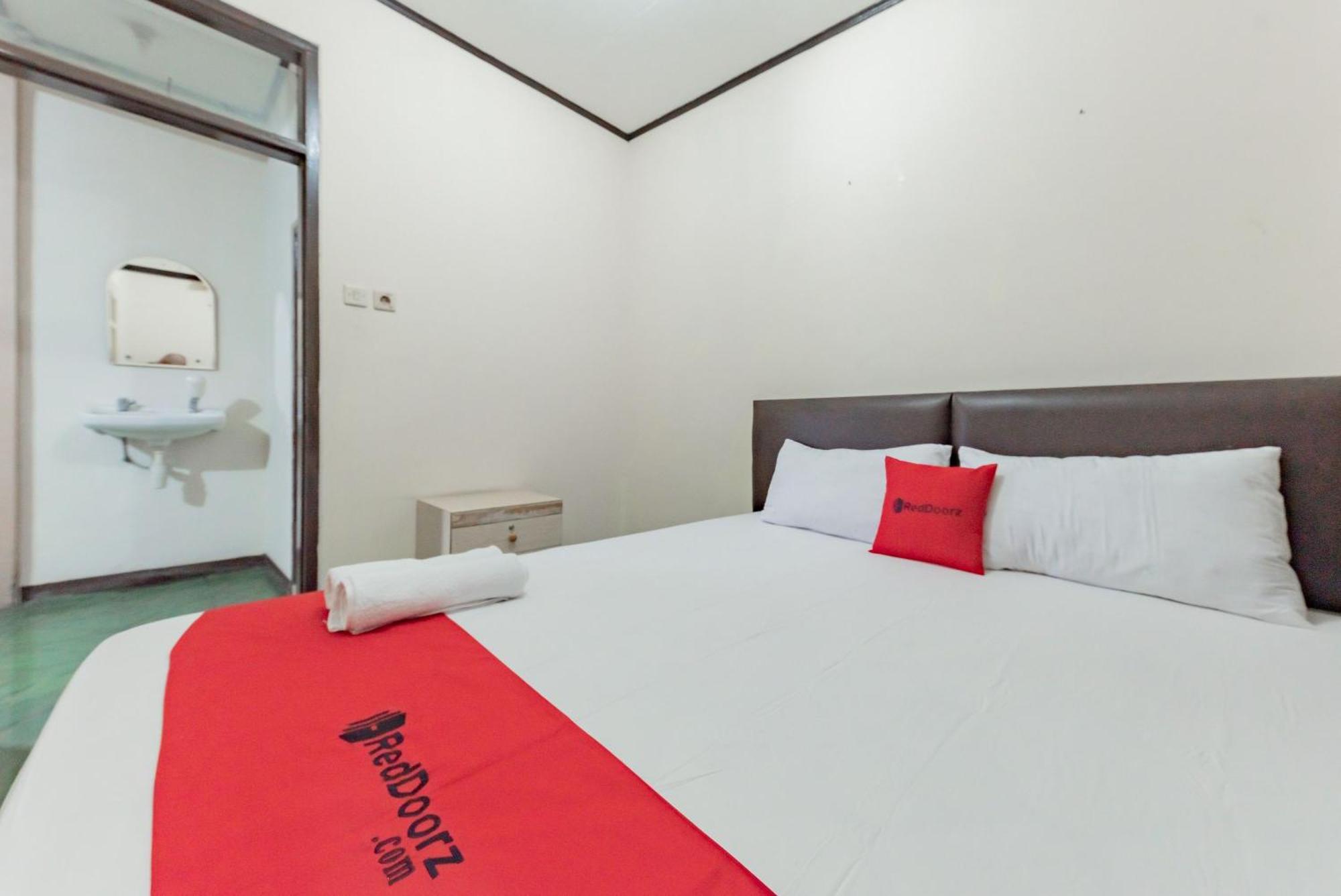 Hotel Reddoorz Near Cikole Lembang Esterno foto