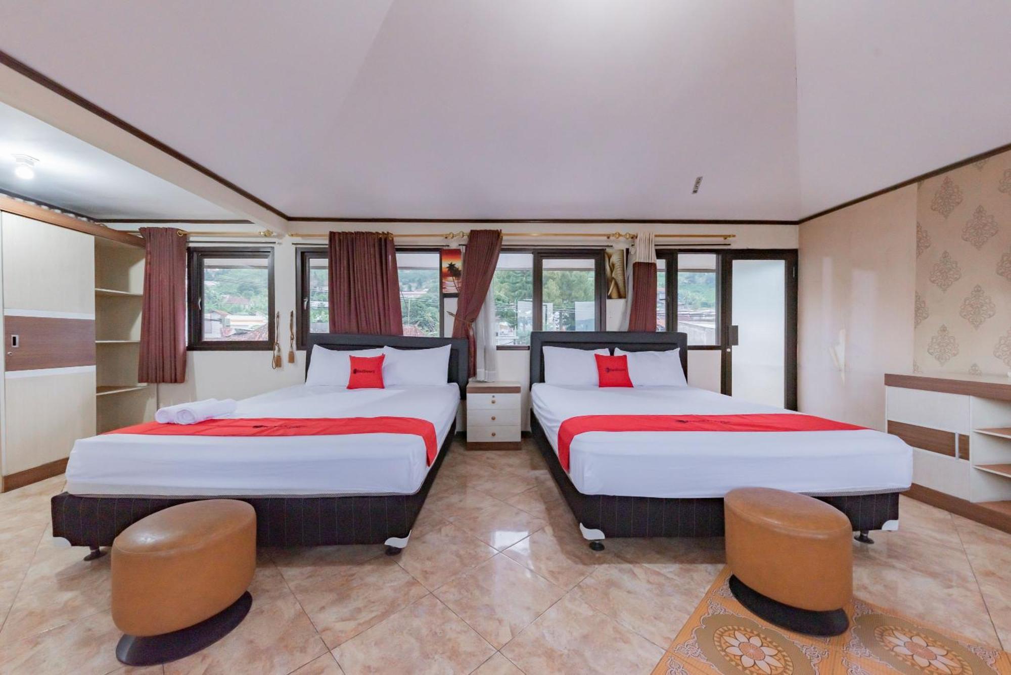 Hotel Reddoorz Near Cikole Lembang Esterno foto