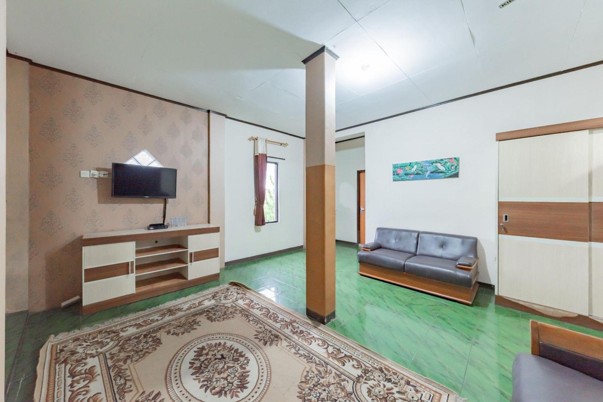 Hotel Reddoorz Near Cikole Lembang Esterno foto