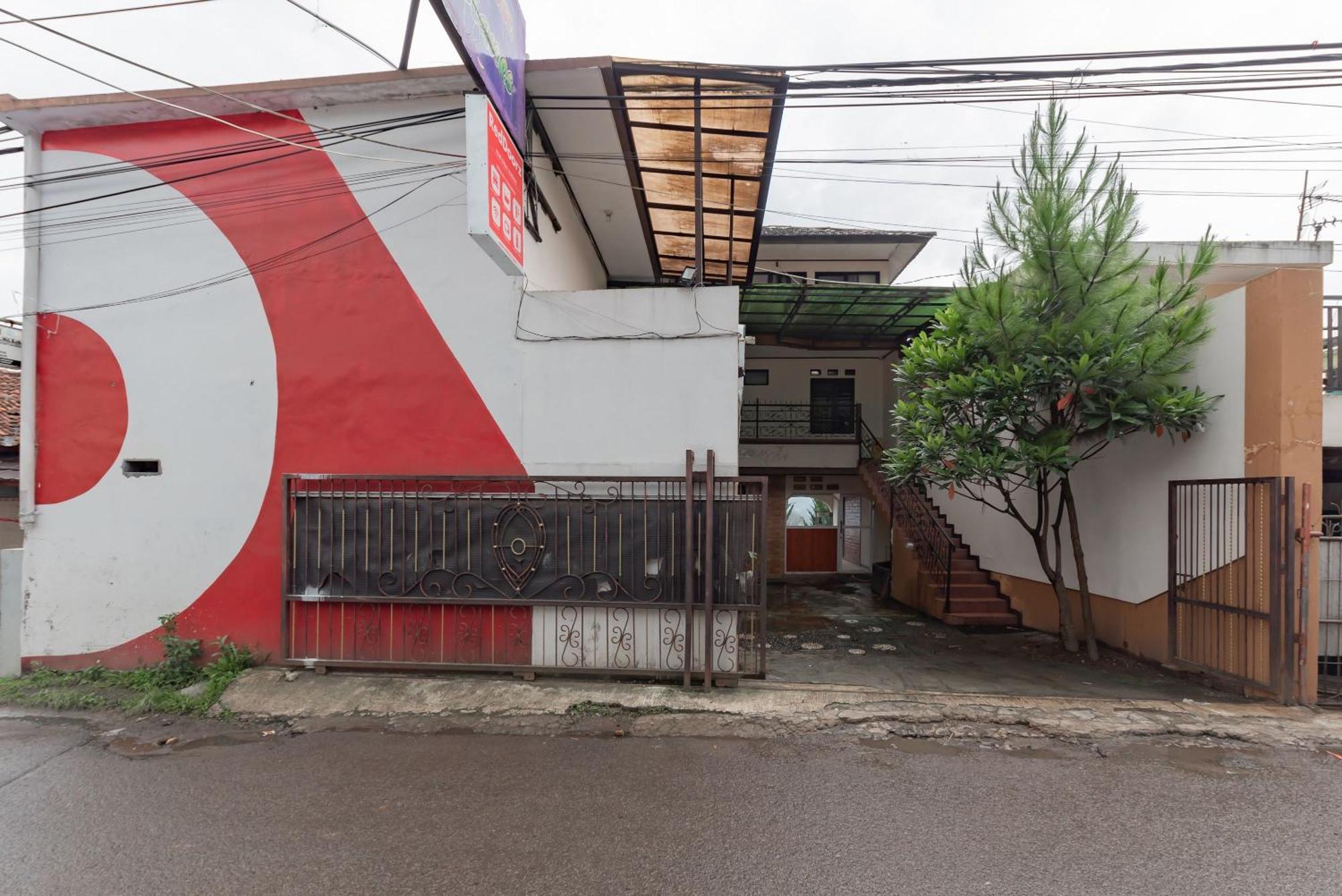 Hotel Reddoorz Near Cikole Lembang Esterno foto