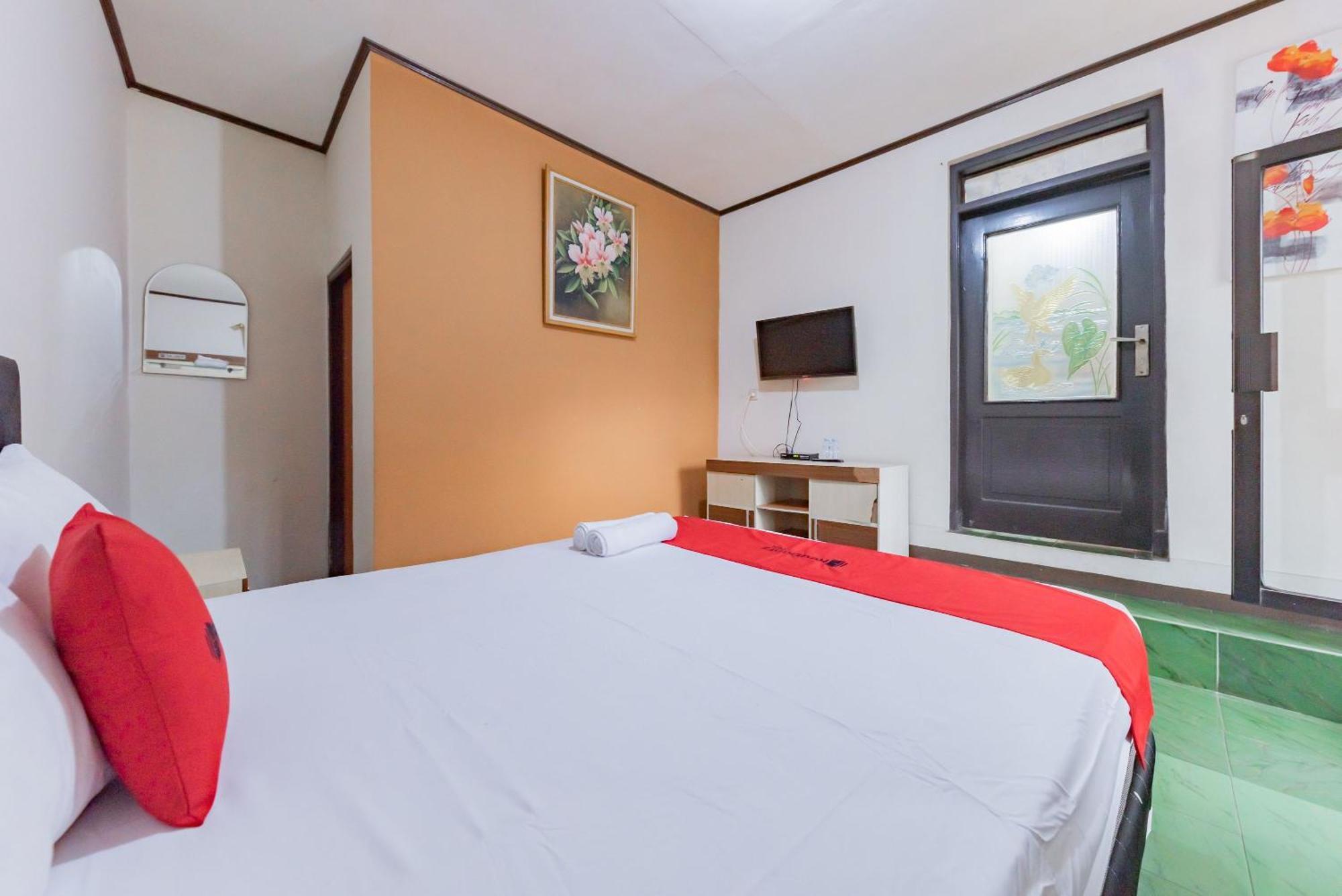Hotel Reddoorz Near Cikole Lembang Esterno foto