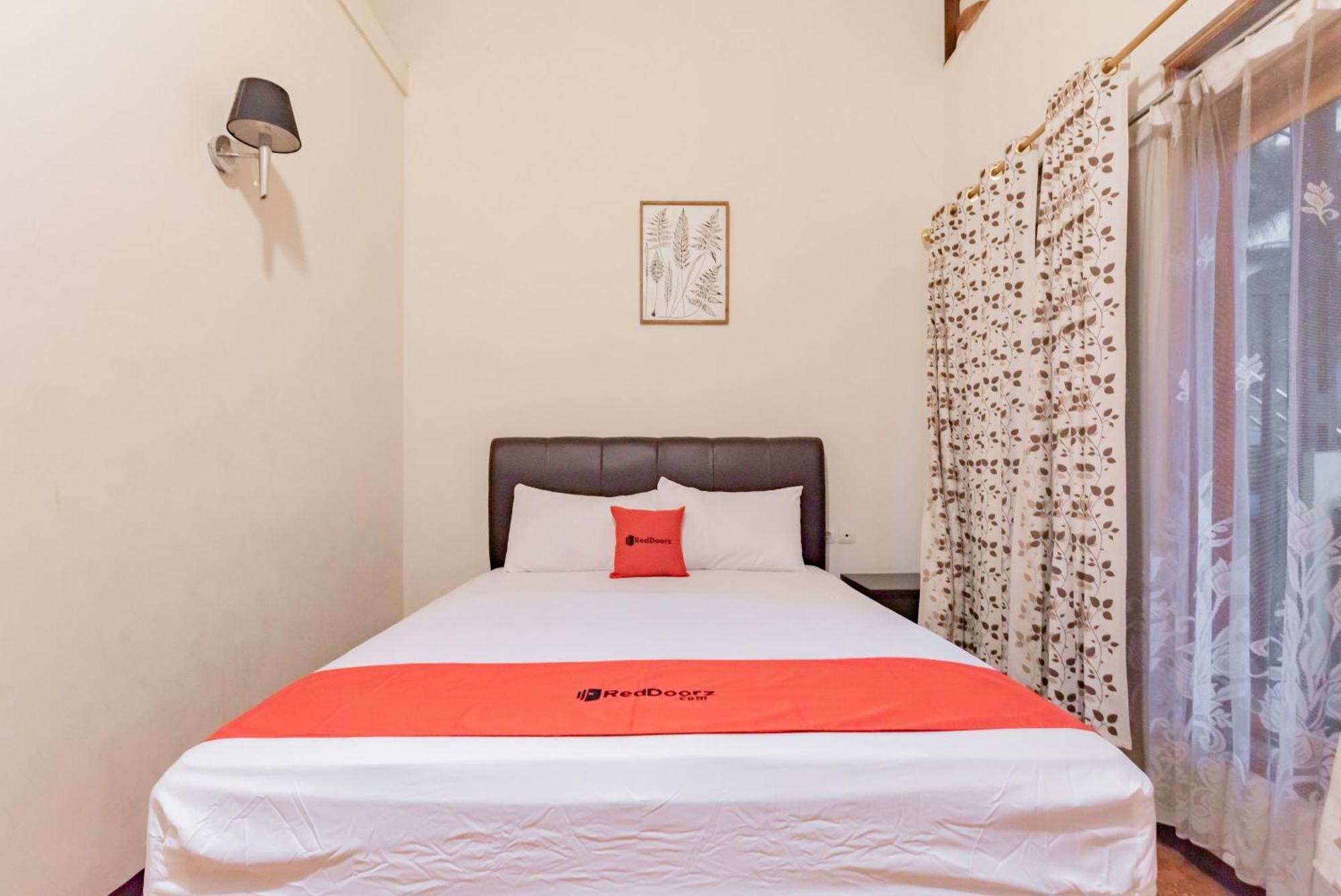 Hotel Reddoorz Near Cikole Lembang Esterno foto