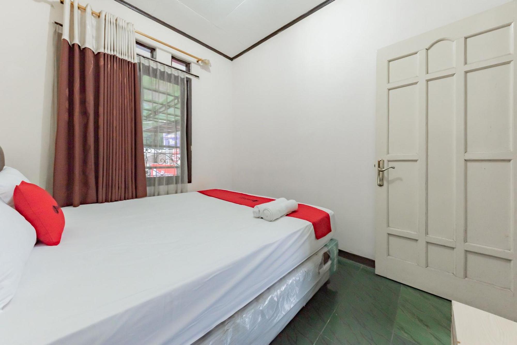 Hotel Reddoorz Near Cikole Lembang Esterno foto