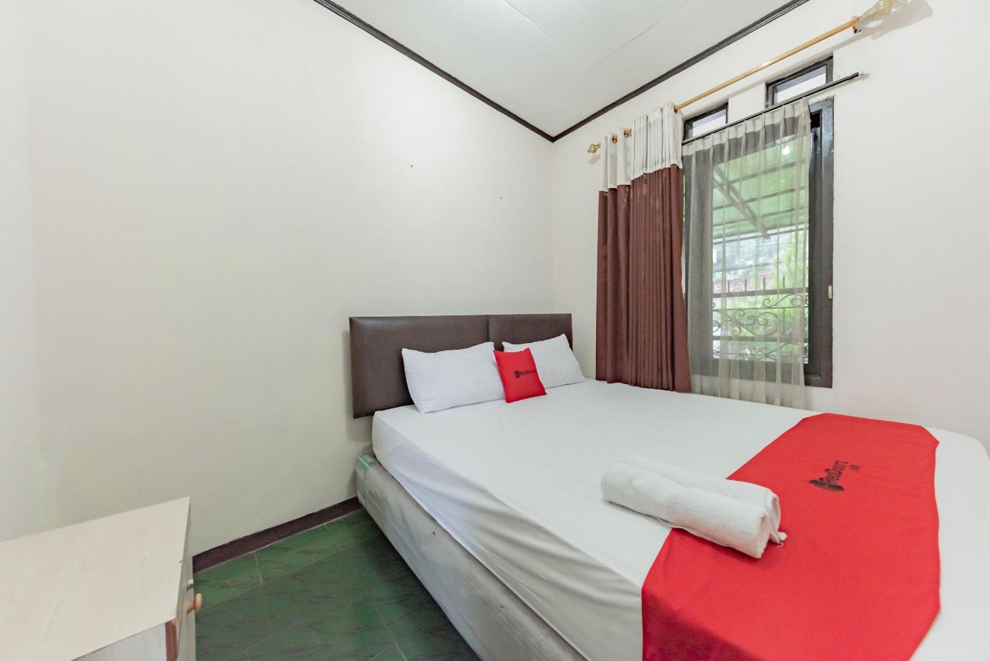 Hotel Reddoorz Near Cikole Lembang Esterno foto