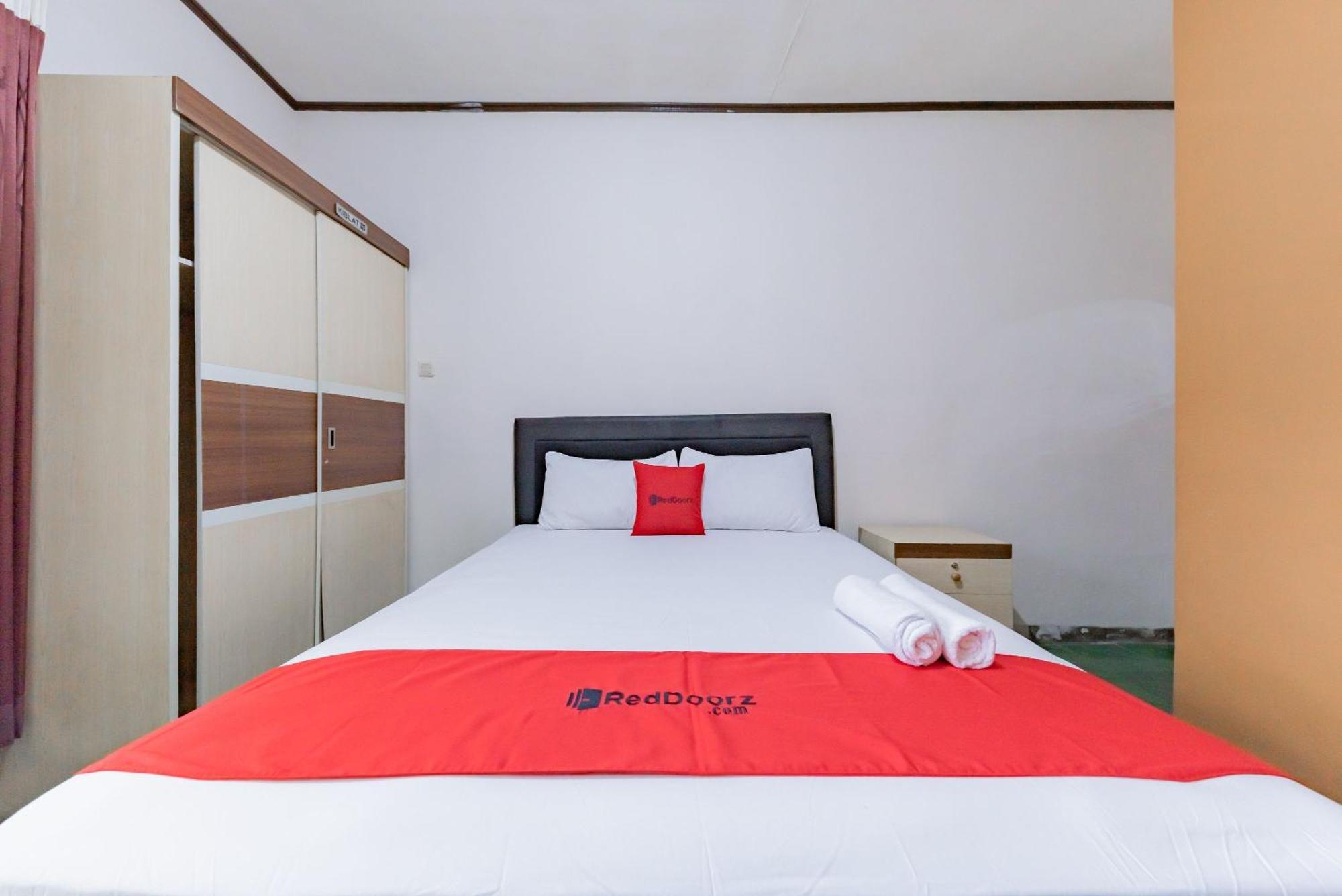 Hotel Reddoorz Near Cikole Lembang Esterno foto