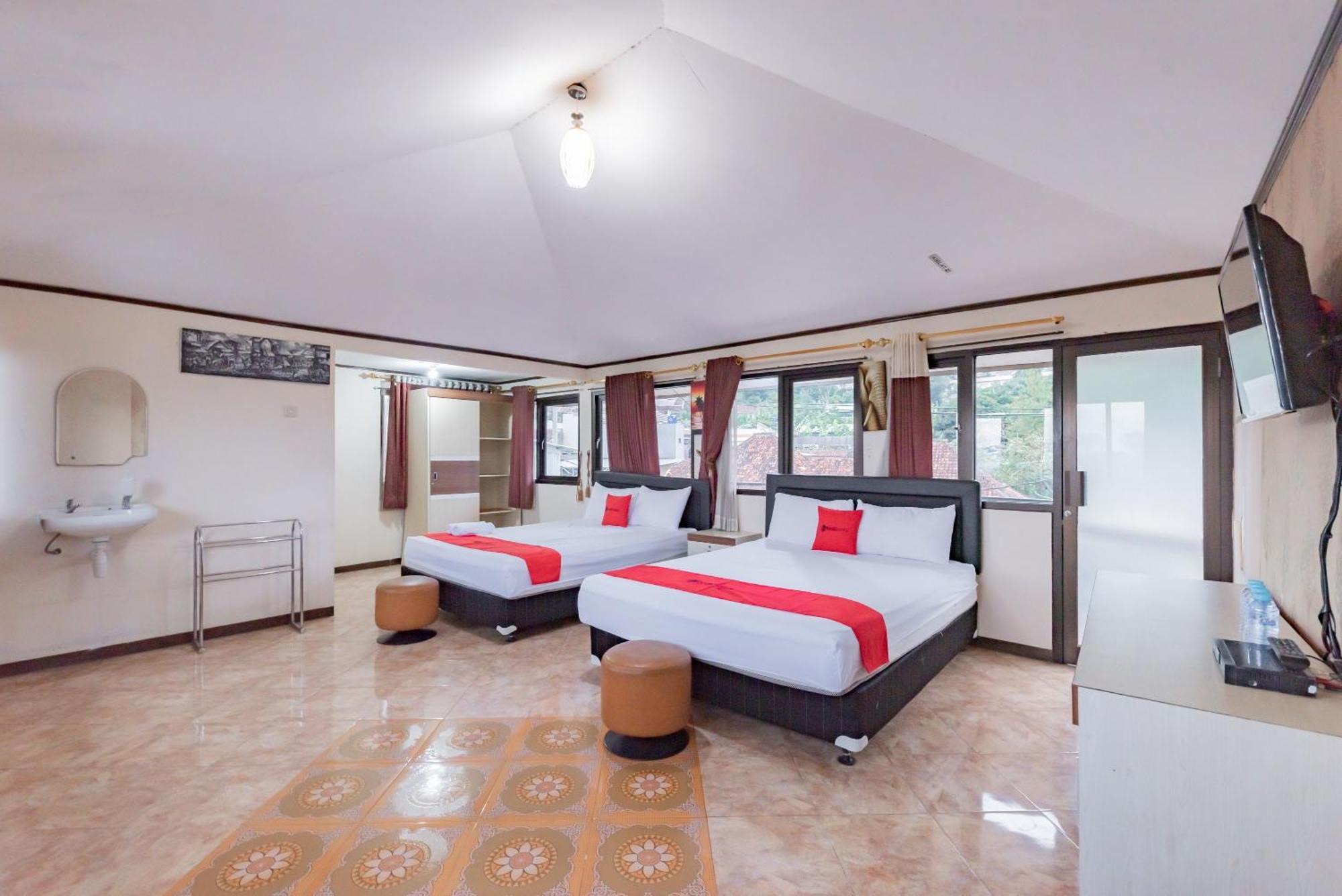 Hotel Reddoorz Near Cikole Lembang Esterno foto