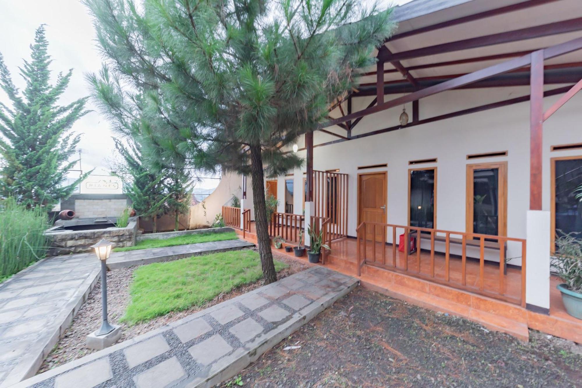 Hotel Reddoorz Near Cikole Lembang Esterno foto
