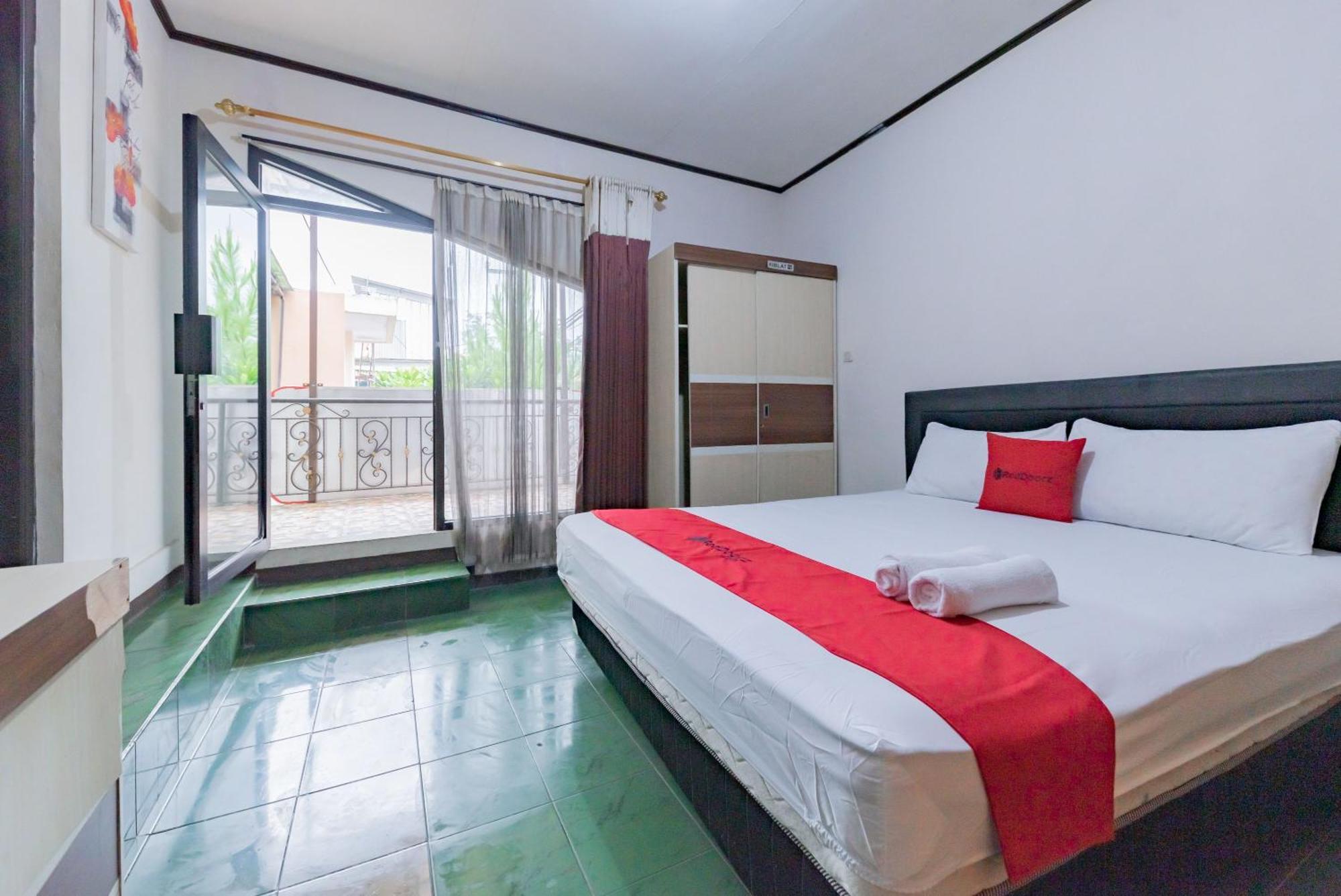 Hotel Reddoorz Near Cikole Lembang Esterno foto