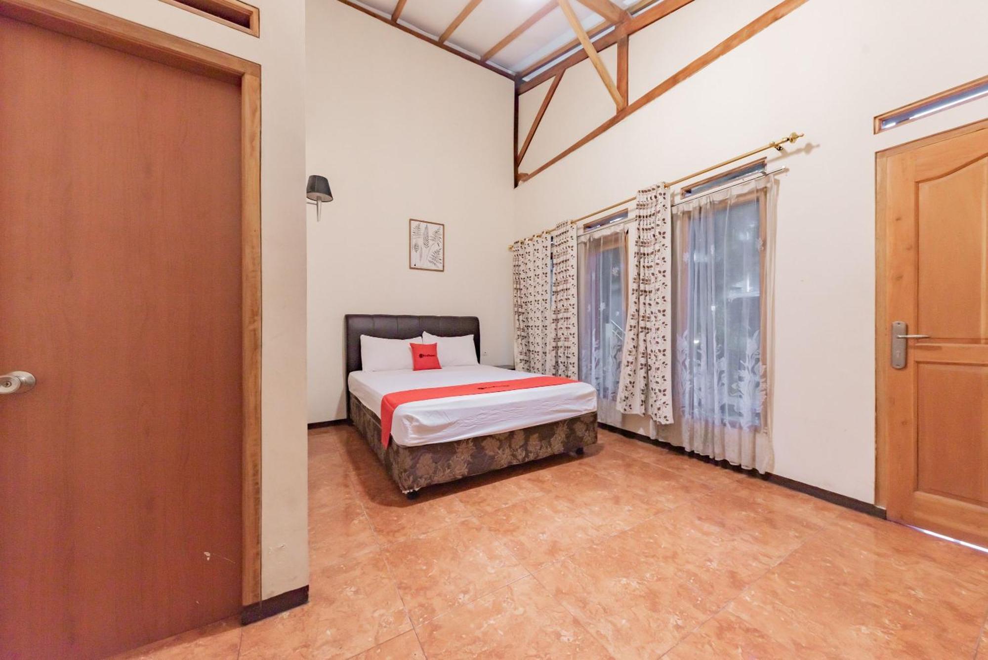 Hotel Reddoorz Near Cikole Lembang Esterno foto