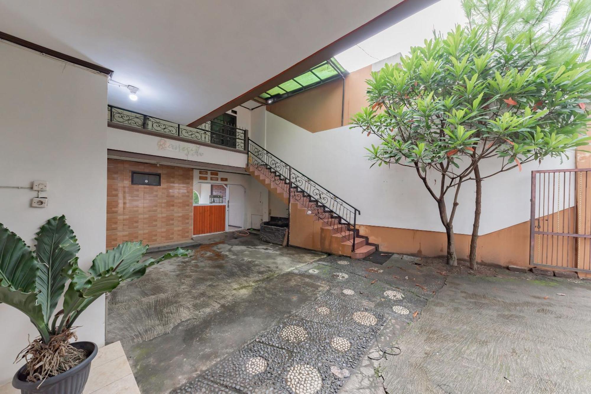 Hotel Reddoorz Near Cikole Lembang Esterno foto