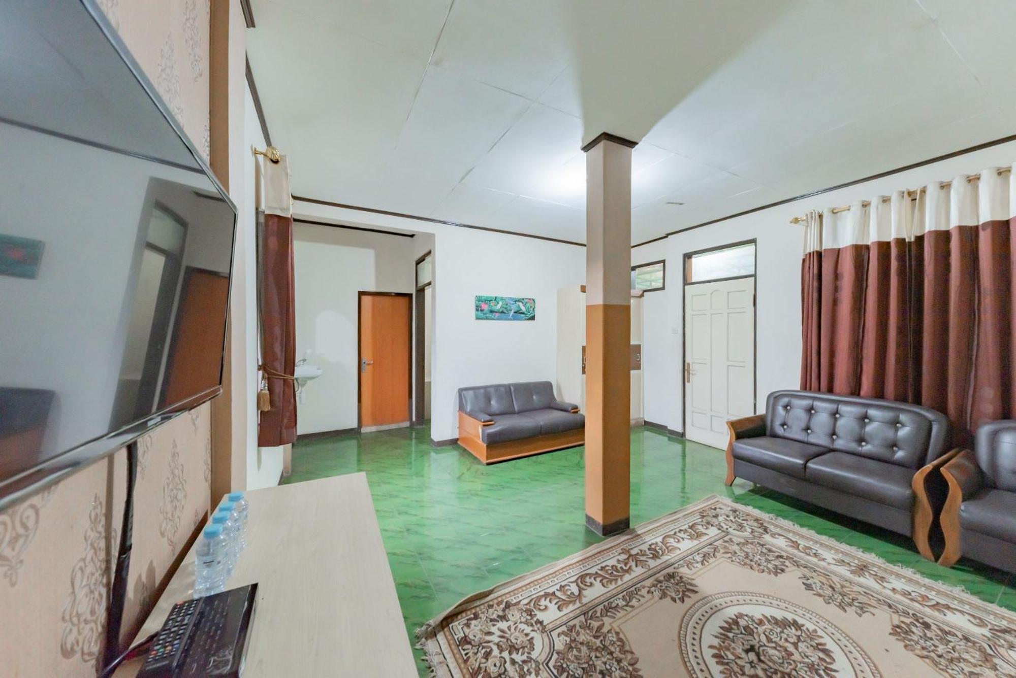 Hotel Reddoorz Near Cikole Lembang Esterno foto